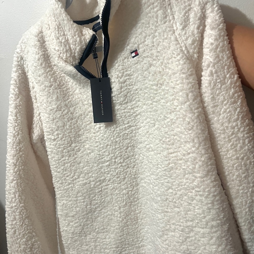 Cozy Tommy Hilfiger  faux fur. Too small for :(